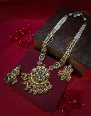 Long Neckpiece