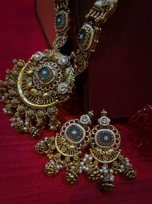 Long Neckpiece