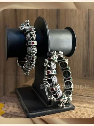 Oxidised bangles floral design with kemp stone
